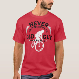 Männer unterschätzen niemals einen alten Typ auf e T-Shirt