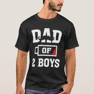 Männer Vater von 2 Jungen mit niedrigem Akku Männe T-Shirt