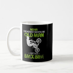 Männer Vintag unterschätzen nie einen alten Mann m Kaffeetasse