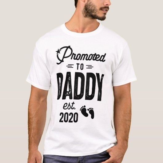 Männer wurden nach Osten zu Daddy befördert. 2020  T-Shirt (Vorderseite)