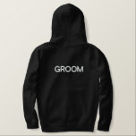 Männerhoodie Bestickter Hoodie<br><div class="desc">Für den Groom, gezeigt ist ein schwarzer Hoodie zum Entspannen in. Weiß bestickter Text vorne und hinten.</div>