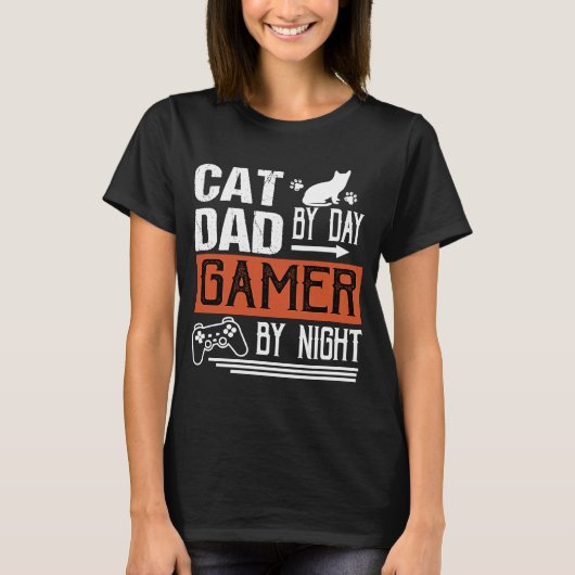 Männerkatze Vater by Day Gamer by Night Väter Day T-Shirt (Vorderseite)