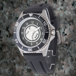 Männermonogramm-Baseball-Schwarz Armbanduhr<br><div class="desc">Personalisieren Sie die moderne sportliche Uhr dieser Männer mit bearbeitbaren Initialen. Das Design ist eine leicht graue Grundierung Baseballgrafik in der Mitte und schwarz-weiße Akzente. Editieren Sie die Buchstaben einfach im Zazzle Editor. Viele andere Bezel und Band Stil Optionen zur Auswahl aus, um weiter anpassen, um es zu einem Geschenk...</div>