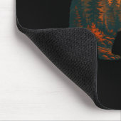 Männliche Bärsilhouette mit Waldlandschaft und Mousepad (Ecke)