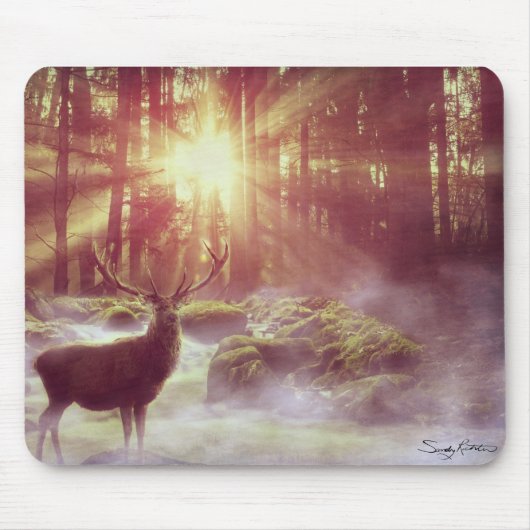 Männliche Hirsche im Misty Woods bei Sonnenaufgang Mousepad (Vorne)