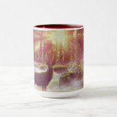 Männliche Hirsche im Misty Woods bei Sonnenaufgang Tasse (Zentrum)