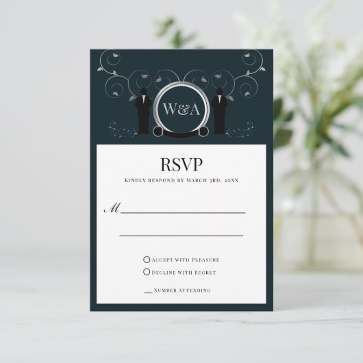 Männliche Hochzeit Silver Blue Monogram LGBTQ RSVP Karte (Stehend Vorderseite)