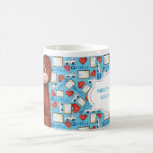 Männliche Krankenschwester Weiße Scrubs Personalis Kaffeetasse (Mittel)