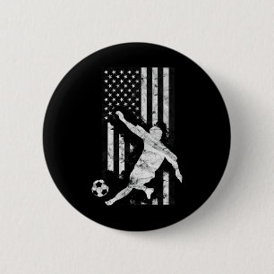 Männlicher amerikanischer Fußballspieler mit Flagg Button
