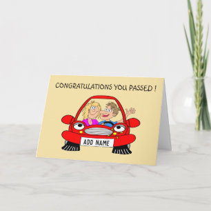 Männlicher Fahrer hat die Fahrprüfung bestanden Karte