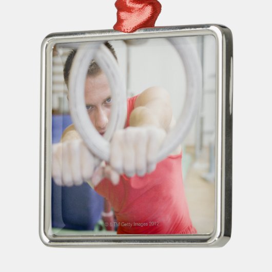 Männlicher Gymnast auf Ringen Silbernes Ornament (Links)