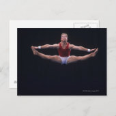 Männlicher Gymnastiker darstellend auf der Bodenüb Postkarte (Vorne/Hinten)