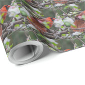 Männlicher Kardinal im Springtime Geschenkpapier (Rolleneckpunkt)