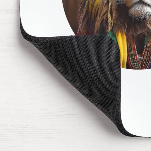 Männlicher Löwe in Rastafarian Outfit gekleidet Mousepad (Ecke)