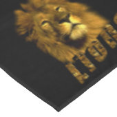 Männlicher Löwe mit Löwennamen, Tischdecke (Schrägansicht)