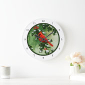 Männlicher nördlicher Kardinal und Holly Große Wanduhr (Zuhause)