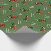 Männlicher Roter Kardinal und Holly Green Geschenkpapier (Ecke)