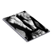 Männliches Notizbuch, das Bodybuilder in den Jeans Notizblock (Rechte Seite)