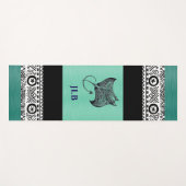 Manta Ray Polynesian Pattern Teal Green Monogram  Yogamatte (Vorderseite (Horizontal))