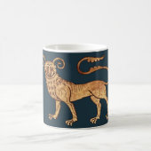 Manticore über Blue Coffee Tasse (Mittel)
