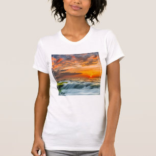 Manyar Strand am Sonnenaufgang T-Shirt