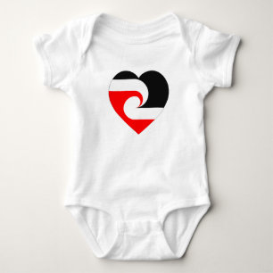 Maori Herz Baby Strampler