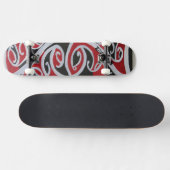 Maori- inspirierter Hammerhai-HaifischSkateboard Skateboard (Horizontal)