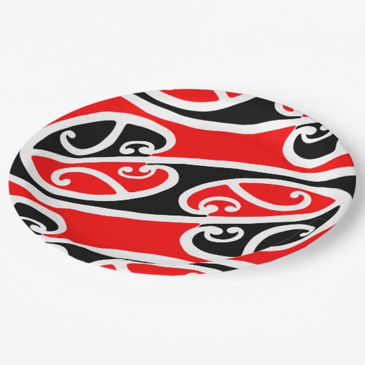 Maori- Kowhaiwhai Muster 2 Pappteller (Schrägansicht)