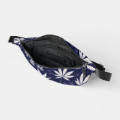 "Maple Noir: Schwarzer Farbstil mit Ahornleaf De D Bauchtasche (Offen)
