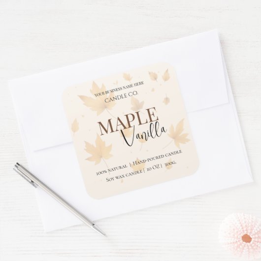 Maple Vanilla | Elegant Fall Soy Candle Label Quadratischer Aufkleber (Umschlag)