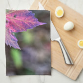 Mapleleaf Viburnum Herbstleaves und Berries Handtuch (Viertel Falte)