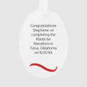 Marathon-Frau, die Sake in Rot hält Ornament (Rückseite)