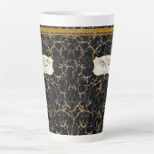 Marbile Paris Calligraphy Typografy Black n Gold Milchtasse (Vorderseite)