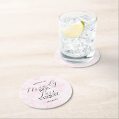 Marble Abstract Pink Wedding Script Black Runder Pappuntersetzer (Vor Ort)
