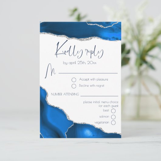 Marble Agate Royal Blue Menu Choice Wedding RSVP (Stehend Vorderseite)