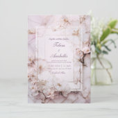 Marble Blush Floral Romantische Hochzeit Einladung (Stehend Vorderseite)