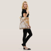 Marble Majestät: Glossy Elegance Tasche (Am Model)