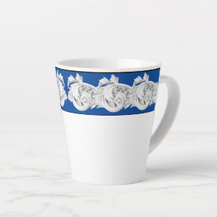 Marble Tendrils auf einer kleinen Latte-Tasse Milchtasse