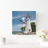 Marblehead Lighthouse im Nordwesten Ohios Quadratische Wanduhr (Zuhause)