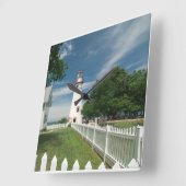 Marblehead Lighthouse im Nordwesten Ohios Quadratische Wanduhr (Winkel)