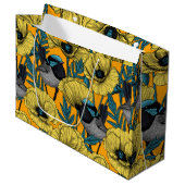 Märchenwren und Mohn in Gelb Große Geschenktüte (Vorderseite Schrägansicht)