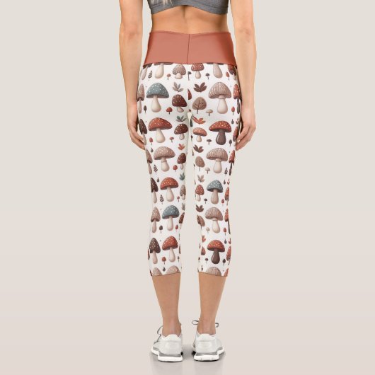 Marching Mushrooms Capri Leggings (Rückseite)