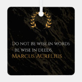 Marcus Aurelius Weisheit: Aktionen sprechen laut Ornament Aus Metall (Rückseite)