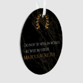 Marcus Aurelius Weisheit: Aktionen sprechen lauter Ornament (Vorderseite)