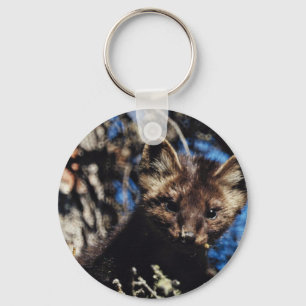 Marder im gezierten Baum Schlüsselanhänger