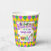 Mardi Gras Birthday (Ein kleiner King Cake & Fun) Pappbecher (Rückseite)