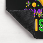 Mardi Gras Drinks Karneval Funny Pour Me Etwas Mousepad (Ecke)