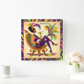 Mardi Gras Frau Mitte des Jahrhunderts mit Martini Quadratische Wanduhr (Zuhause)