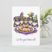 Mardi Gras Gnome with King Cake Einladung (Stehend Vorderseite)