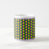 Mardi Gras Harlequin Pattern Tasse mit Lilac Beads (Mittel)